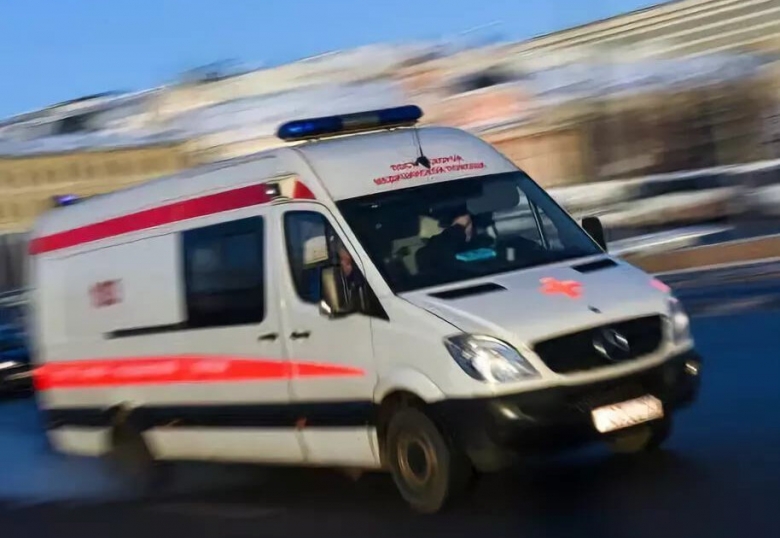 В Тверской области в больницу попала девочка, выпавшая из окна заброшки