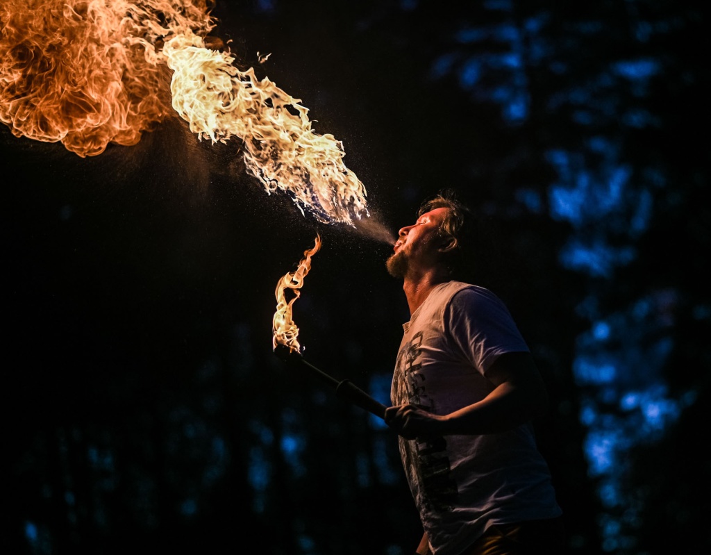 В Твери состоялся первый фестиваль огненных искусств «В ритме огня»