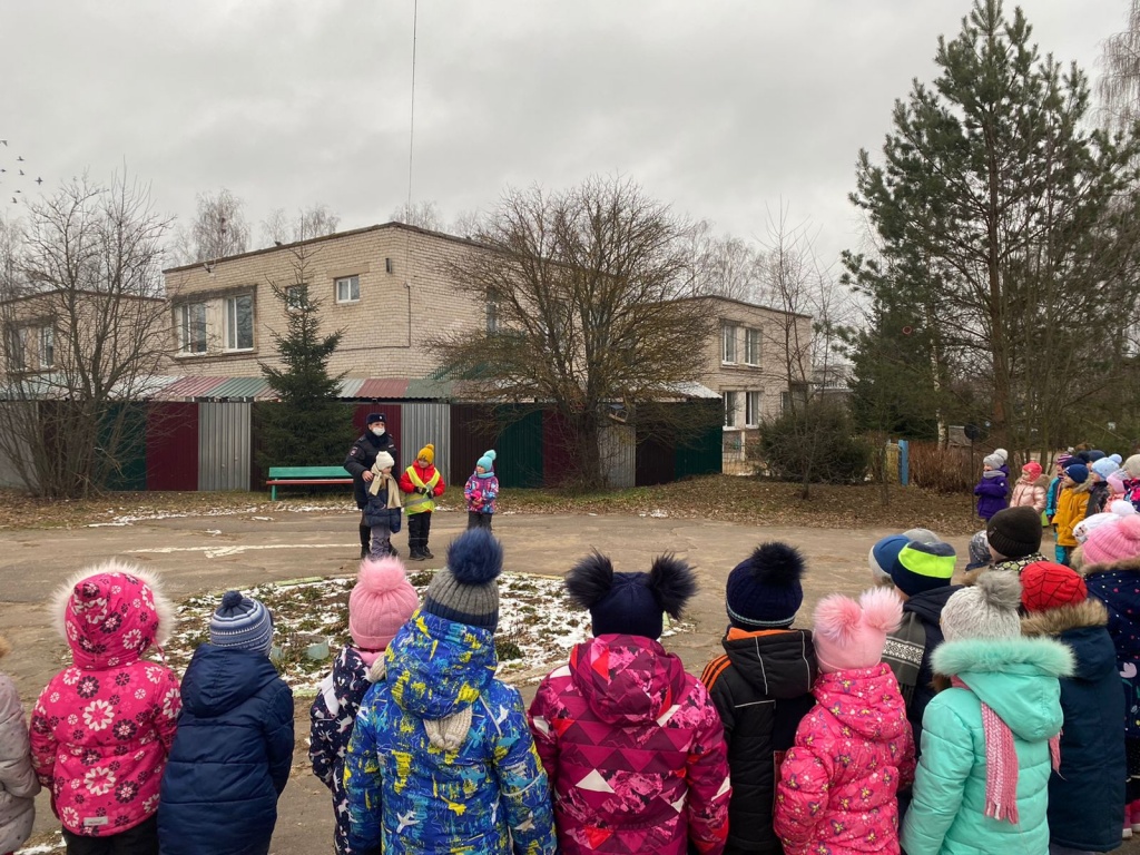 В Тверской области госавтоинспекторы выступили с лекцией для дошколят