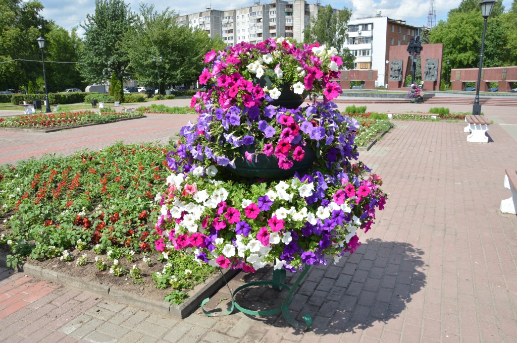 В Твери рядом со Смоленским захоронением восстановили цветники