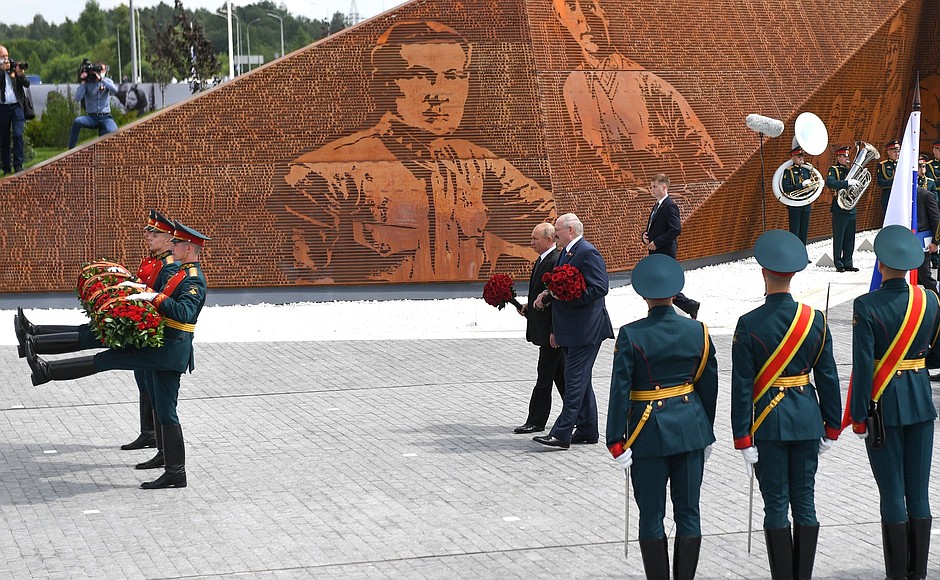 Владимир Путин и Александр Лукашенко на открытии ржевского мемориала.jpg