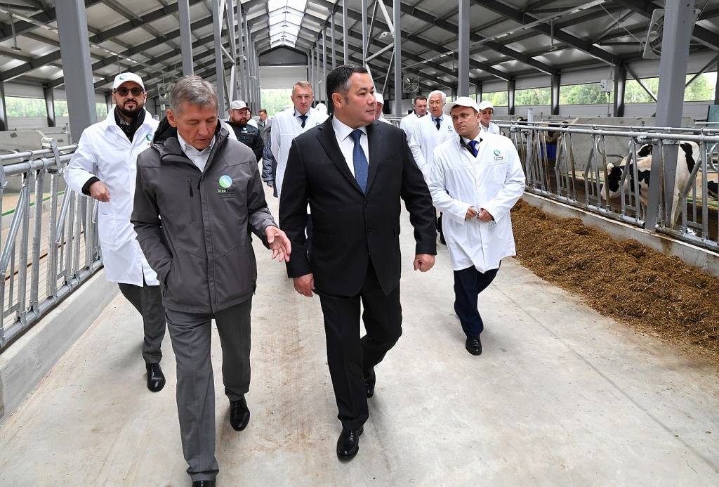 Губернатор посетил новую ферму «АгроПромкомплектации» для молодняка