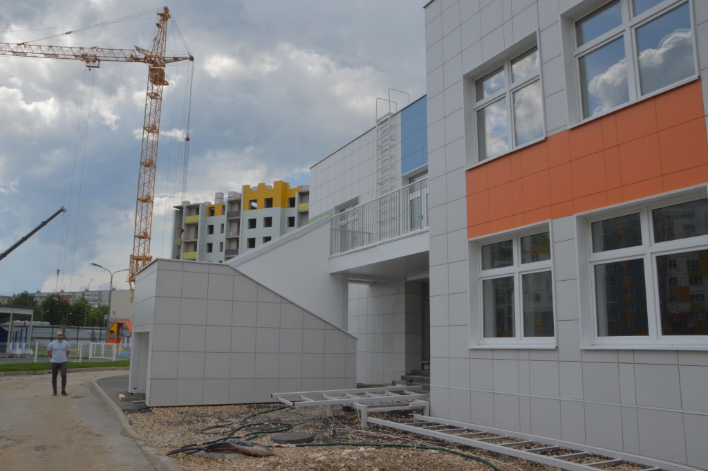 В Твери строят этажи и прокладывают инженерные сети в трех детских садах