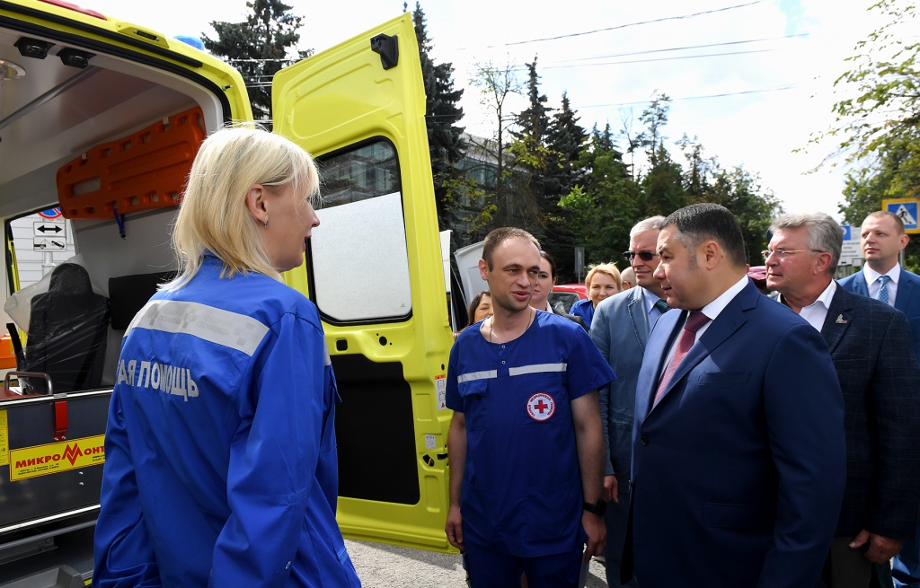 В Твери губернатор Игорь Руденя наградил медиков и спасателей
