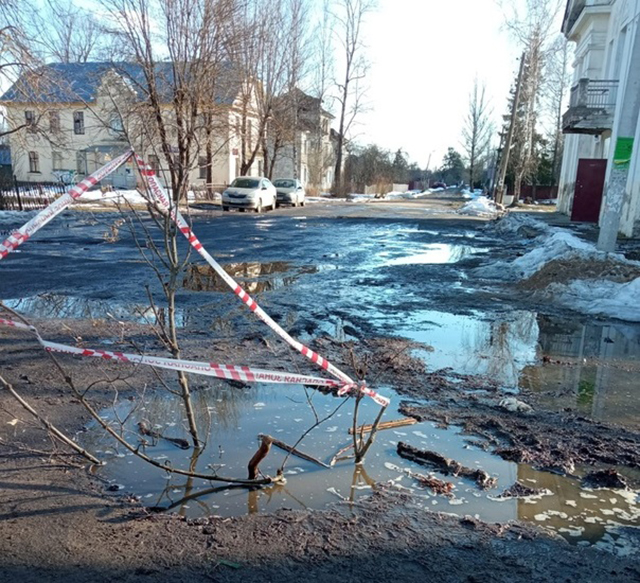 Под Тверью в Васильевском Мхе забетонировали люк, в котором нахлебался воды 2-летний мальчик