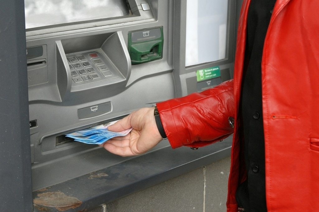 В Тверской области задержан грабитель, напавший на женщину у банкомата