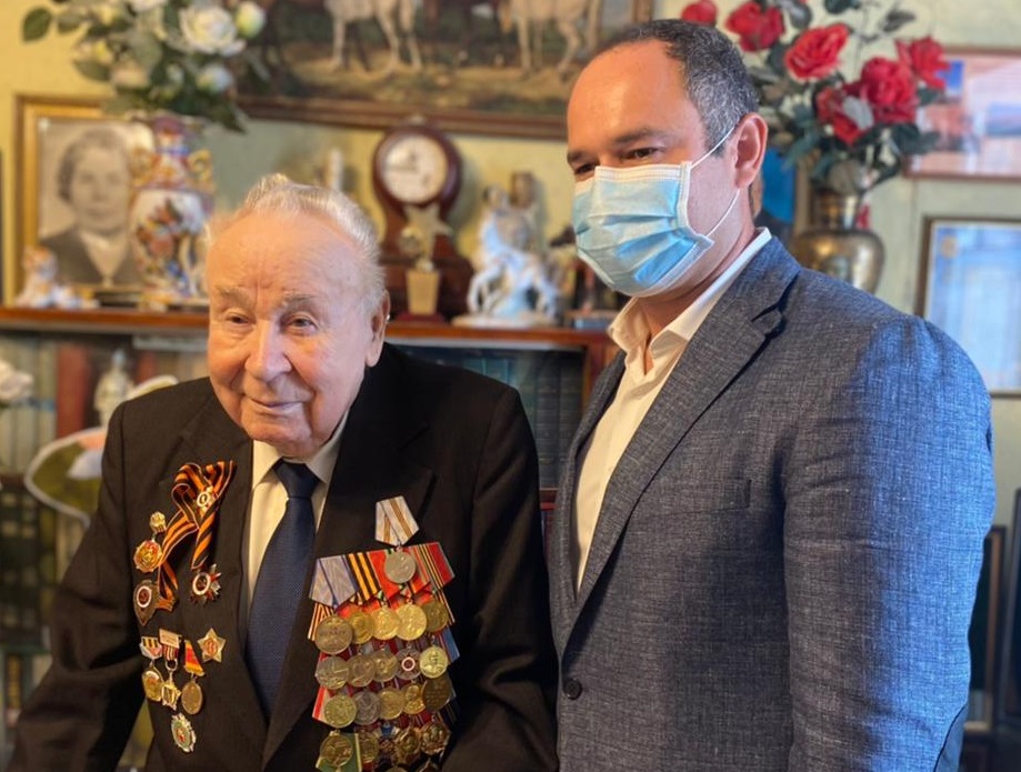 В Тверской области единороссы поздравляют ветеранов с Днем Победы