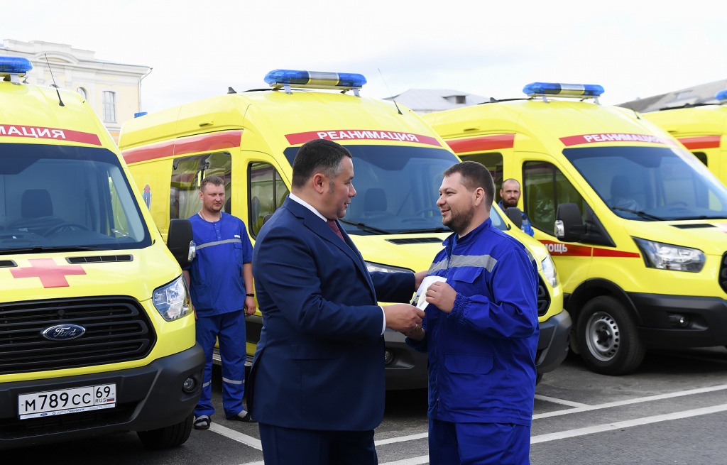 В Твери губернатор Игорь Руденя наградил медиков и спасателей