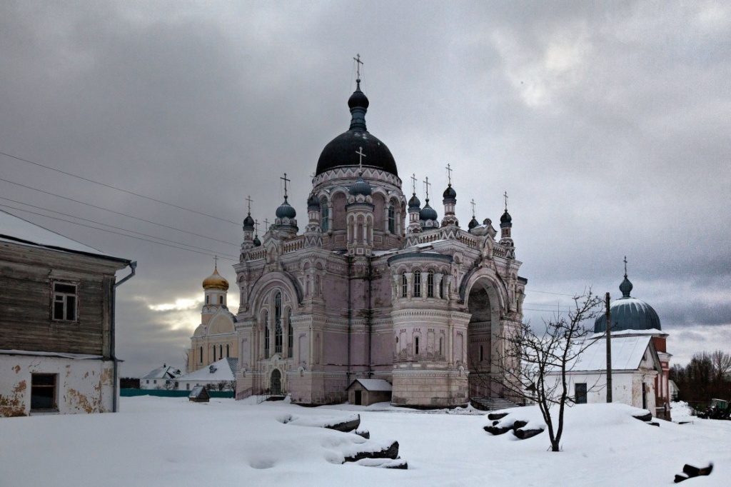 Разрушающийся собор из Тверской области попал в телевизор