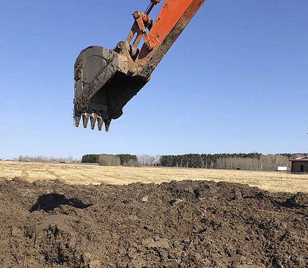 Нарушитель вырыл карьер на сельхозземле в Тверской области, за что и распрощался с имуществом