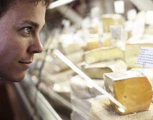 В Твери в гипермаркете покупатель пытался пробить сырную тарелку по цене репчатого лука