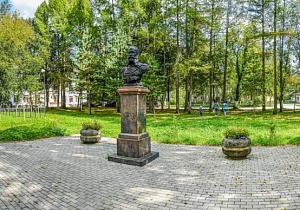 Памятники Твери. Бюст Иосифа Гурко