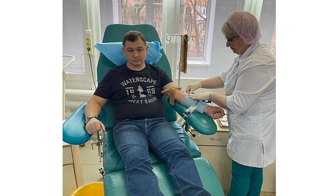 Игорь Козлов сдал кровь одним из первых в Твери