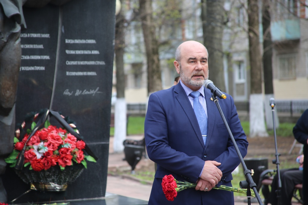 В Твери почтили память героев-чернобыльцев